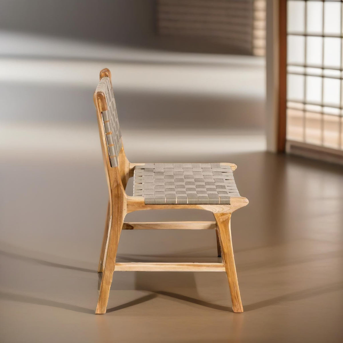 Classic Teakwood 4 Seater Round Dining Table Set With Leather Chairs